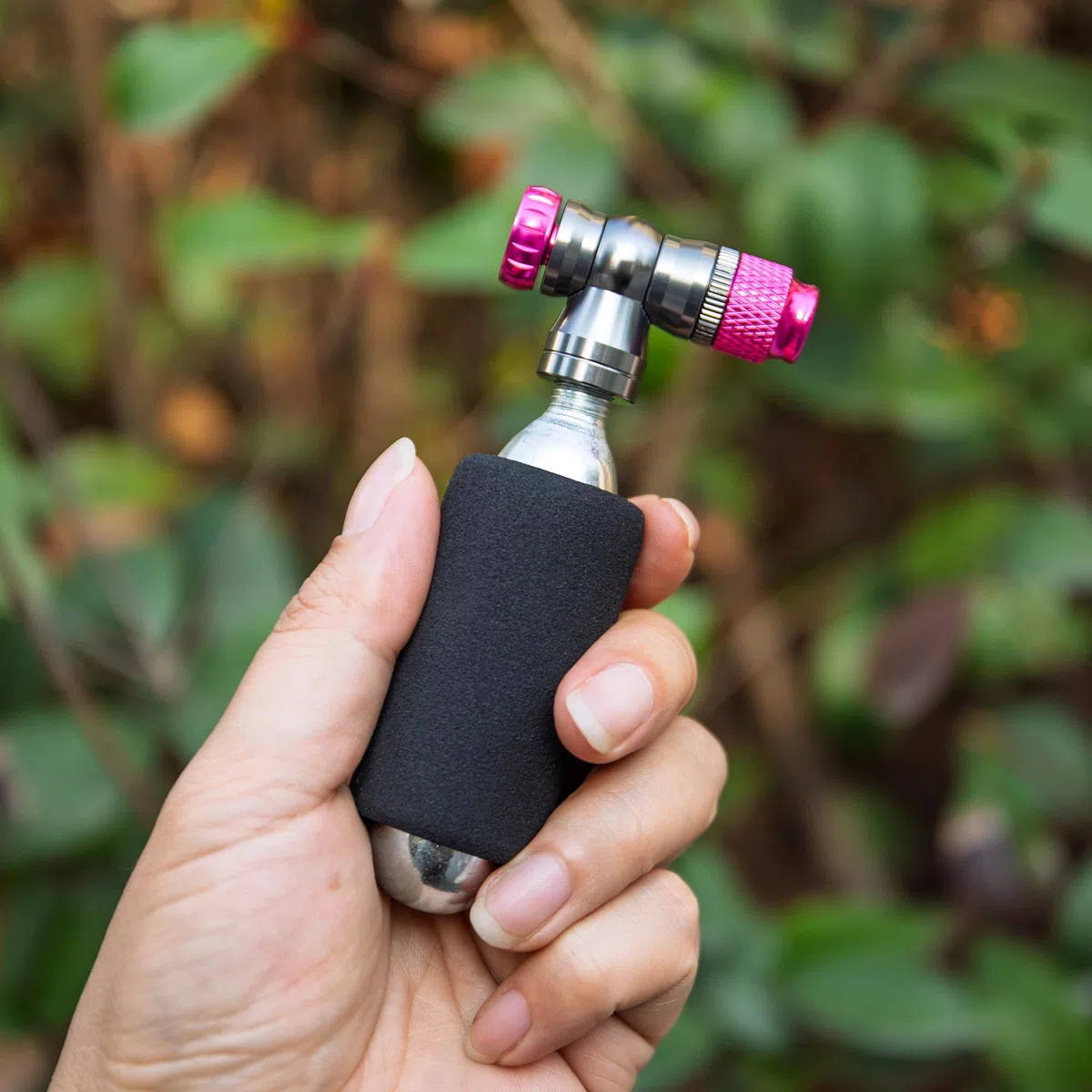 Juego de Bomba de CO2 para Bicicleta, inflador de CO2 con Cartuchos de CO2 de 16 g/25 g, compacta, Ligera, Compatible con válvulas Presta & Schrader, Bicicletas de Carretera y