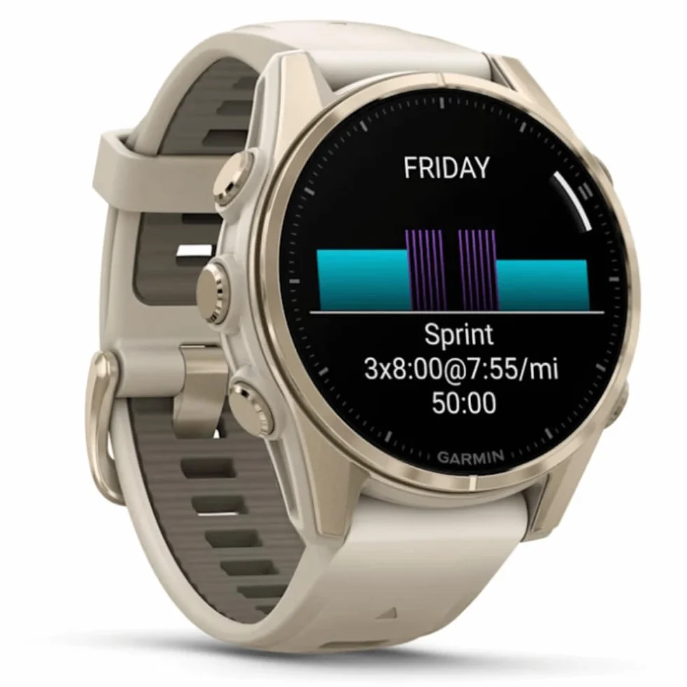 Garmin Fenix 8–43 mm, AMOLED, Saphir, weiches Gold mit Nebelgrau/Dunkelsandstein, Silikonband