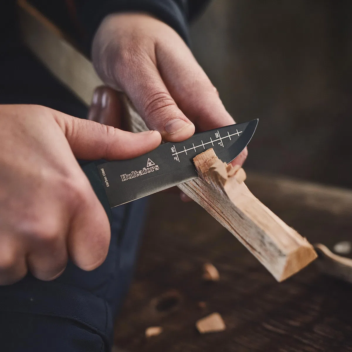 Hultafors Cuchillo de bushcraft OK4 I I Cuchillo resistente para actividades al aire libre con funda para el cinturón I Fabricado en acero japonés inoxidable con mango antideslizante I 380270