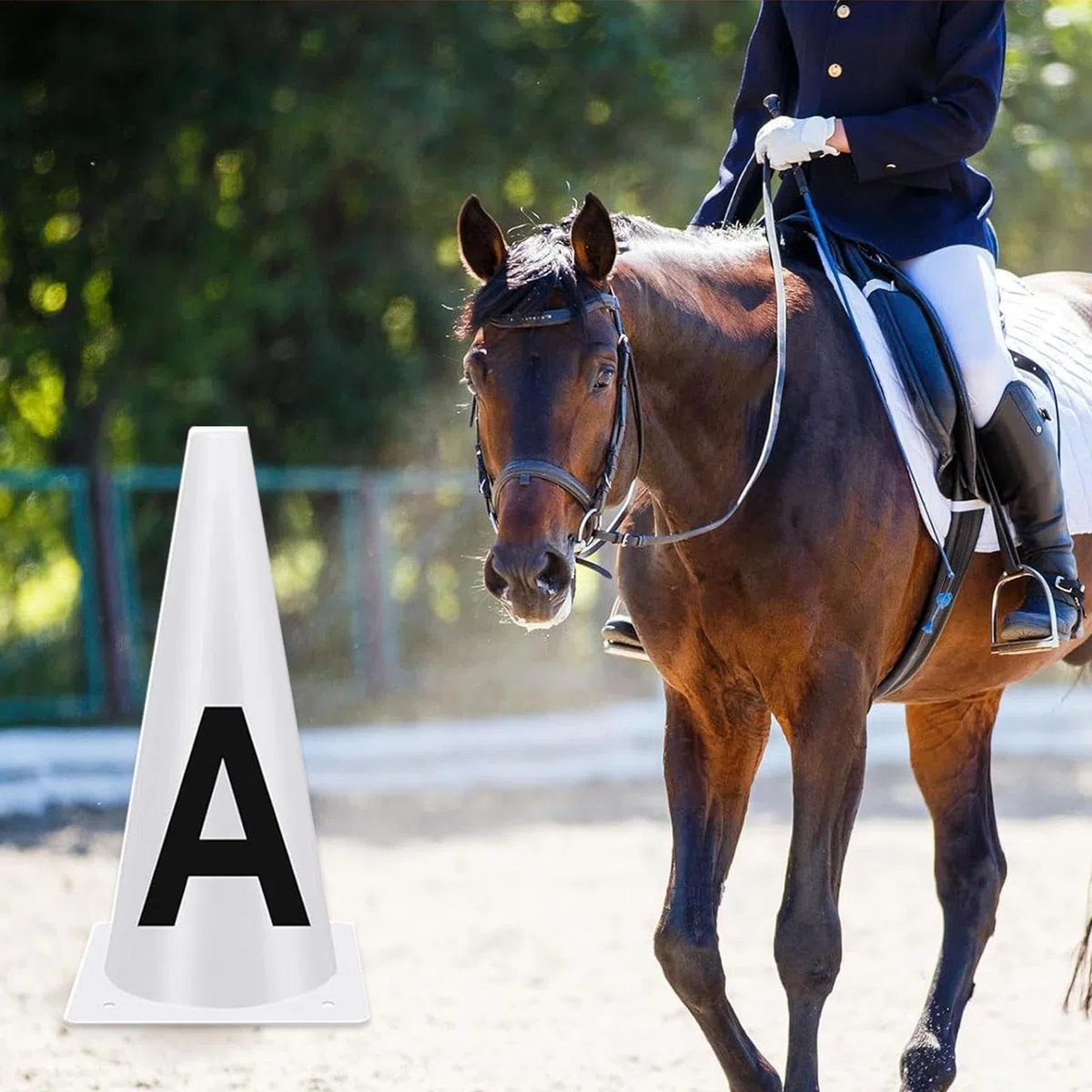 Conos de con Letras – 23 x 14 cm, marcadores Deportivos de | Marcadores de Equipo de Entrenamiento de Caballos de competición, Conos con Letras para Atletas ecuestres, Uso en competiciones