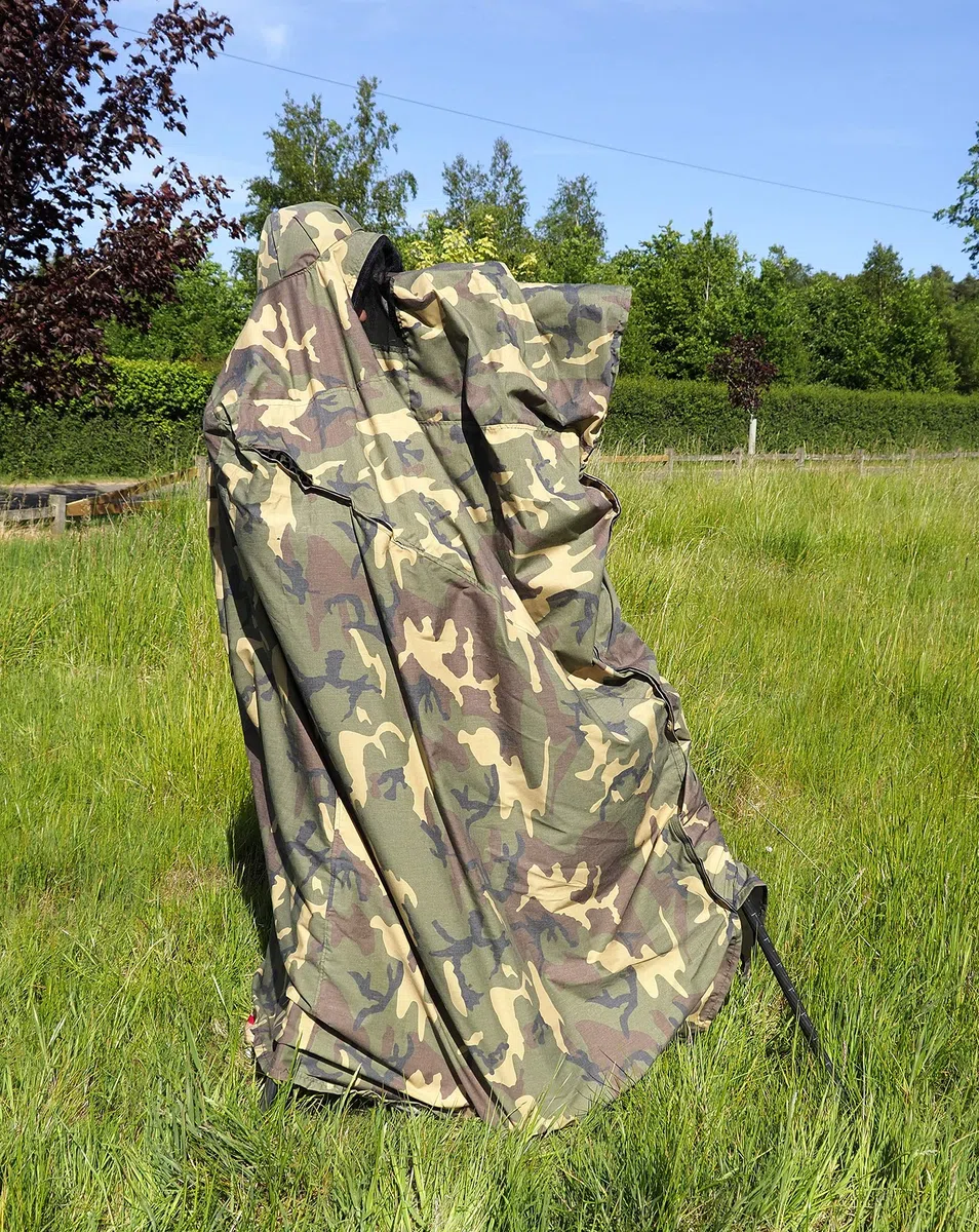 Escondite de camuflaje para observar la vida silvestre, fotografía ligera oculta en material de polialgodón de camuflaje con patrón de bosque.