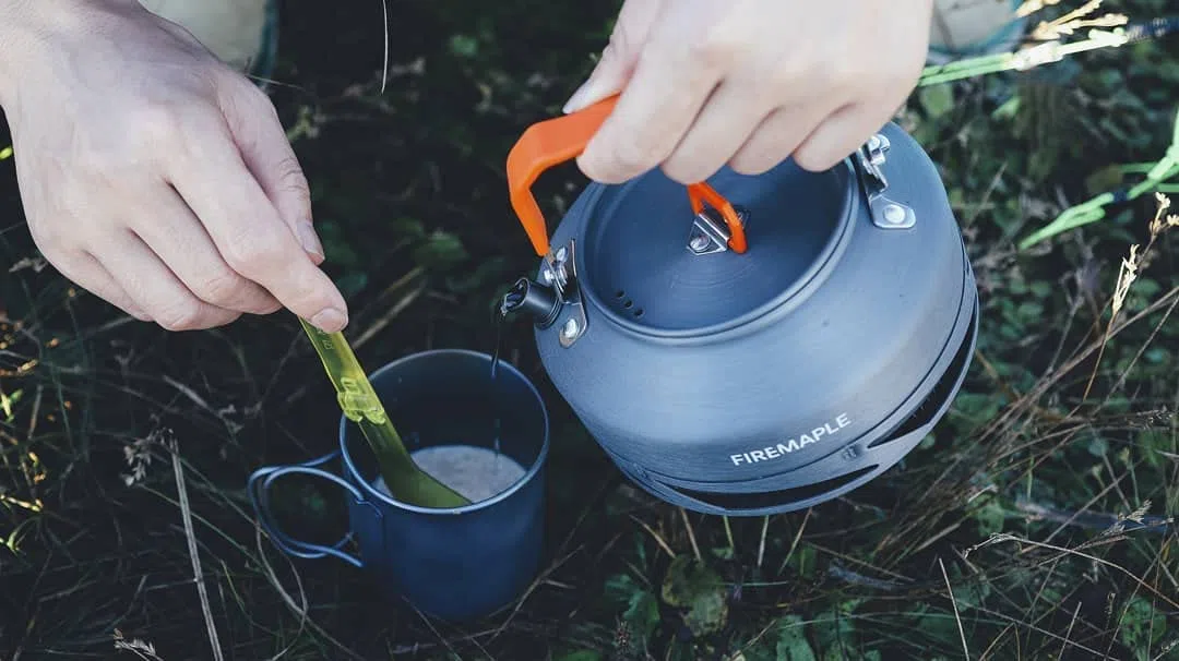 Fire-Maple 0,7L Tetera de Camping Hervidor de Agua Camping Portátil de Aluminio Ultraligero para Acampar para Tetera, Cafetera de Picnic