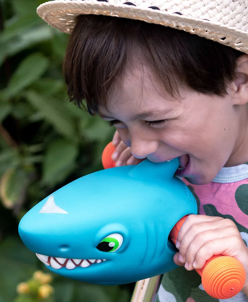 Scootaheadz - Cabeza de Tiburón para Patinete: Accesorio para Personalizar Patinetes Infantiles - A Partir de 3 Años - Manillar de Tiburón Azul, Rojo y Plateado - Accesorios para Patinetes de Niños