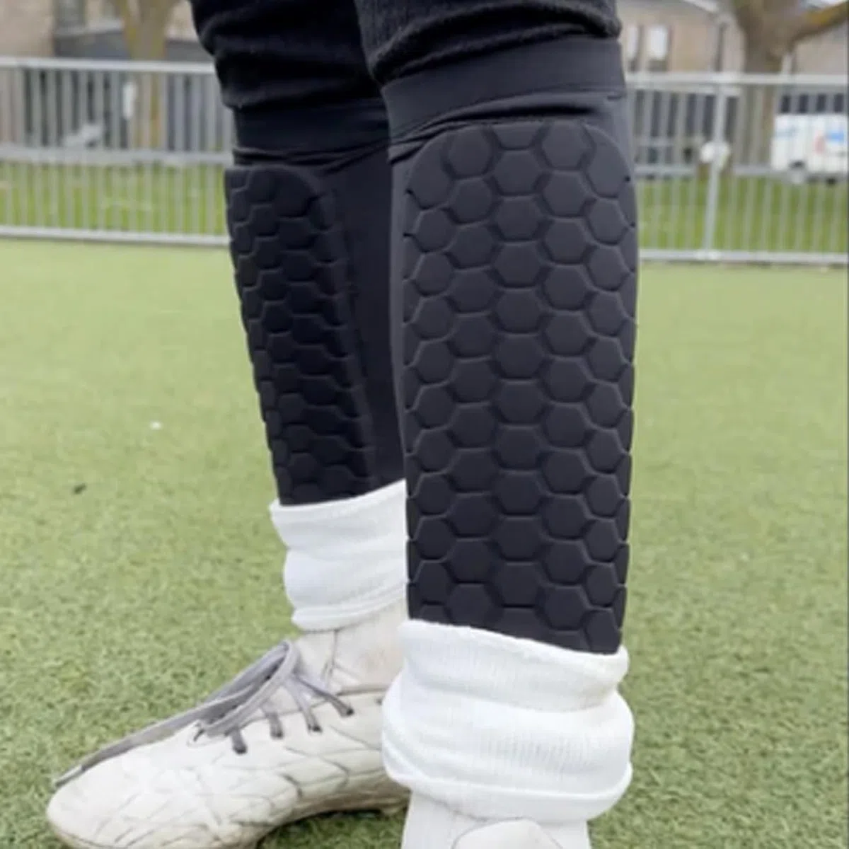 Shin Defender Shin Guards, Ski Sports Elastic Shin Bang Protetcor with Honeycomb Pads for Kids and Aldult