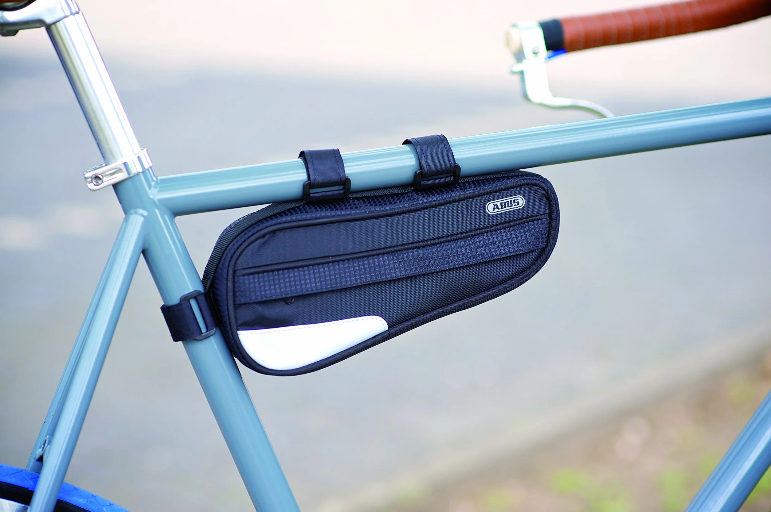 Abus ST 2200 - Bolsa para bicicleta (25,5 x 10 x 5 cm), color negro