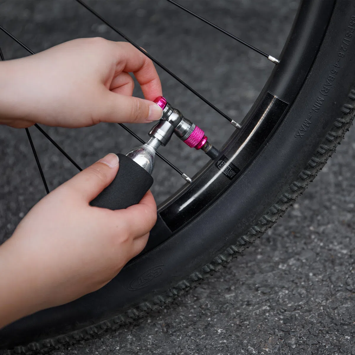 Juego de Bomba de CO2 para Bicicleta, inflador de CO2 con Cartuchos de CO2 de 16 g/25 g, compacta, Ligera, Compatible con válvulas Presta & Schrader, Bicicletas de Carretera y
