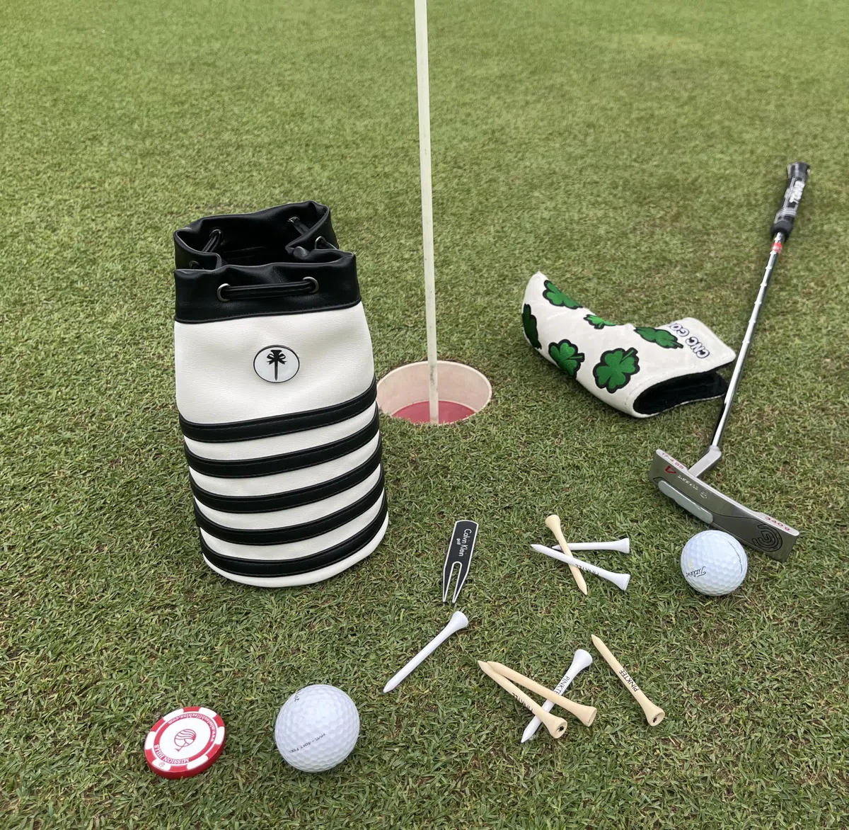 PINKTEE - Bolsa de piel para pelotas de golf, diseño de cintura con marcador magnético extraíble, Black, 5.1L x 5.1W x 8.5H inches, Bolsa para objetos de valor de golf