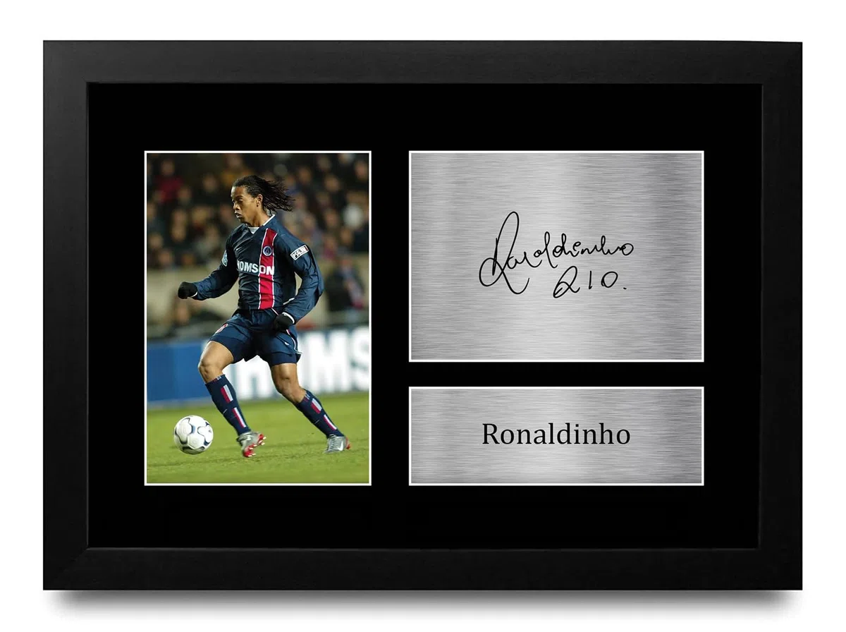 HWC Trading Ronaldinho Paris Blue and Reds Regalos Impresos Imagen De Autógrafo Firmado Para Los Aficionados Al Fútbol Y Partidarios - A4 Enmarcado