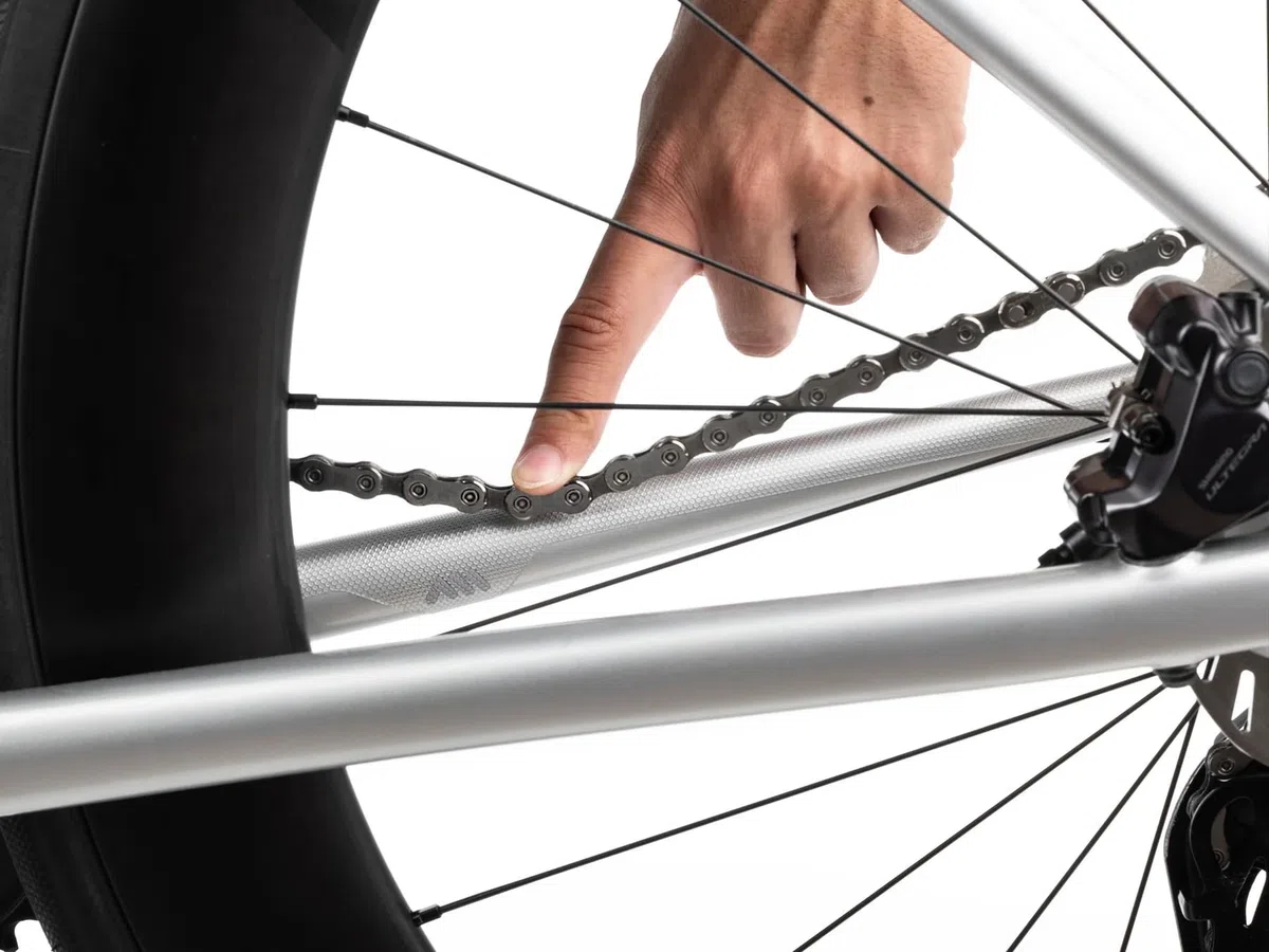 All Mountain Style Protector Cadena Bici Carretera y Gravel - Film Adhesivo Honeycomb - Compatible Carbono y Aluminio - Fácil de Instalar - Ultra Ligero (≈6 g)