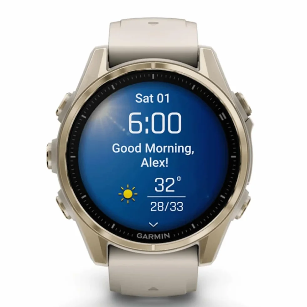 Garmin Fenix 8–43 mm, AMOLED, Saphir, weiches Gold mit Nebelgrau/Dunkelsandstein, Silikonband
