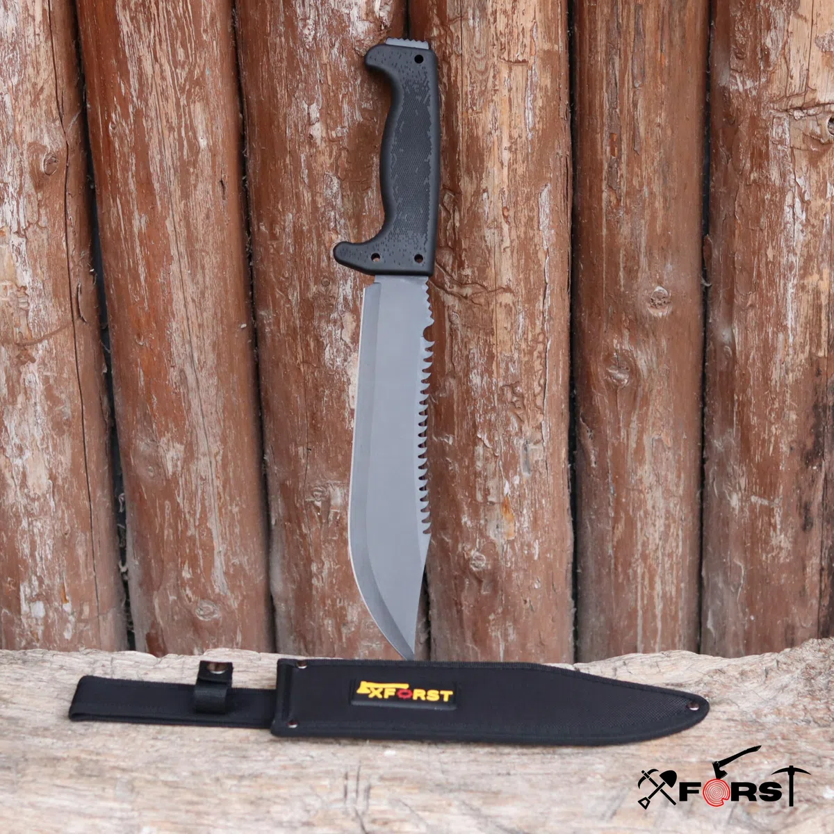 Xforst Cuchillo CRB - Gran Cuchillo de Caza y Supervivencia para Exteriores, Hoja con Sierra de 24,5 cm, Mango Ergonómico TPE, Funda Tela Oxford, 39,5 cm Longitud Total -