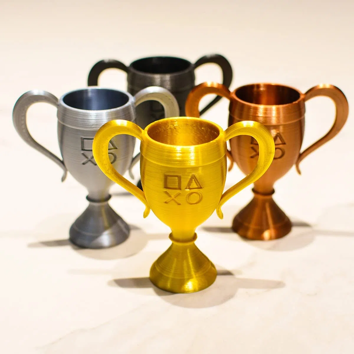 Trofeos de Juegos de PS, Juego de 5 trofeos físicos (Platino/Oro/Plata/Bronce/Secreto) para salón de Juego, Regalo coleccionista, Compatible con Todos los Espacios de Juego