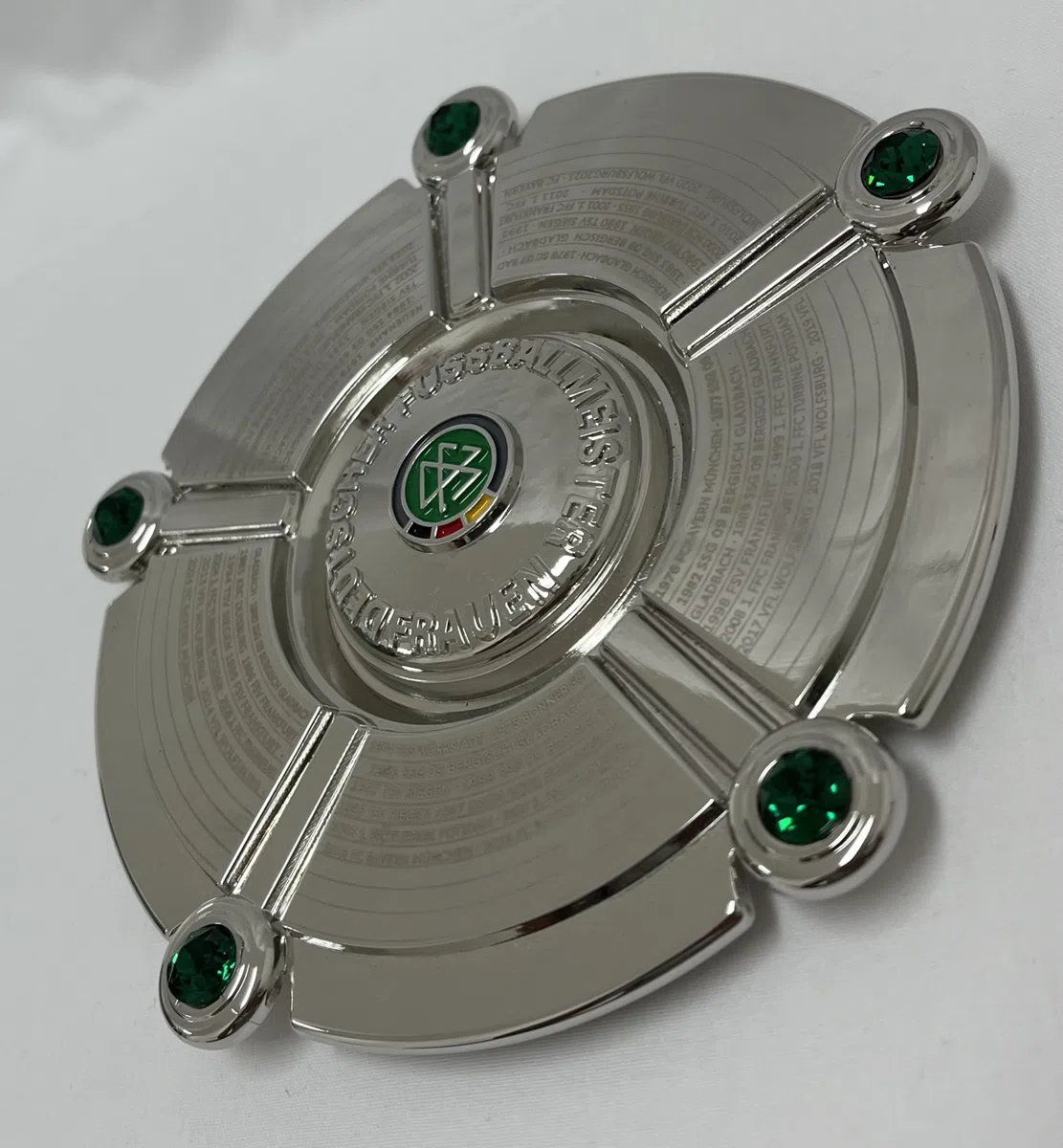 DFB Mujer Bundesliga Maestro 100 mm Metal | Licencia Oficial DFB | Caja de regalo y holograma Certificado de autenticidad | Grabados maestros | Exclusivo Trofeo de Fútbol