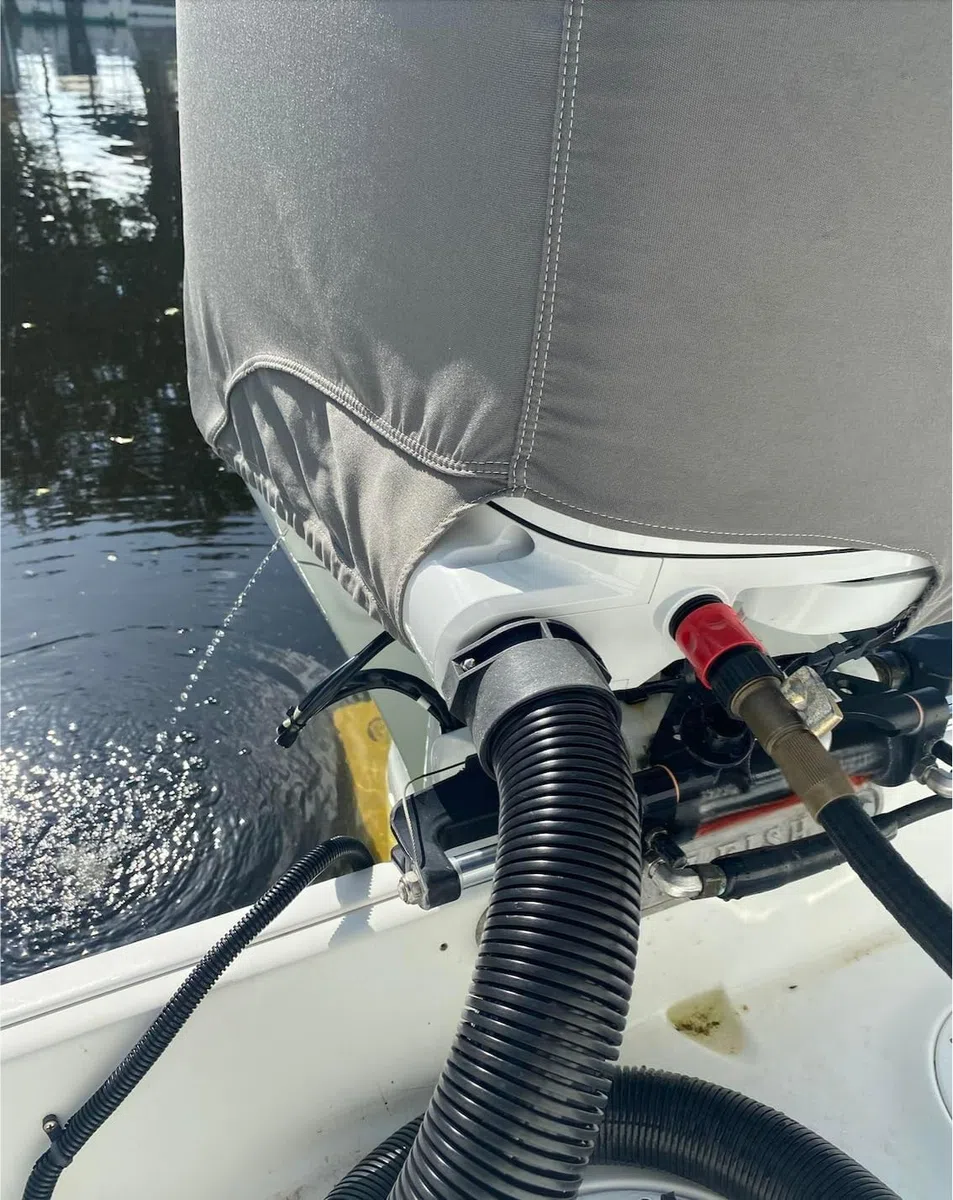 Kit de descarga de conexión rápida fuera de borda para motores de barco Mercury, Suzuki, Yamaha y Honda, adaptador de descarga marina con junta de carenado y conexión rápida material de nailon relleno