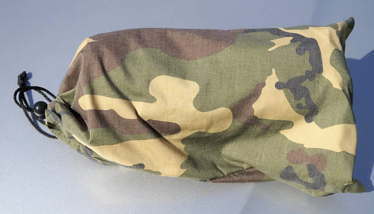 Escondite de camuflaje para observar la vida silvestre, fotografía ligera oculta en material de polialgodón de camuflaje con patrón de bosque.