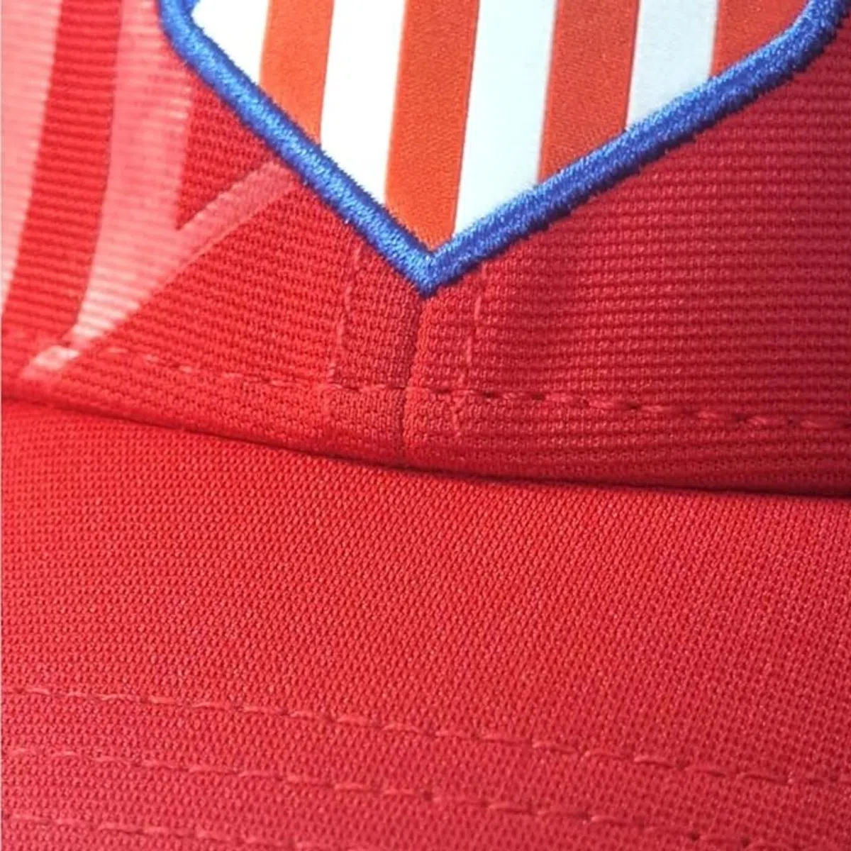Atlético de Madrid - Gorra Oficial Personalizable | Color Rojo | Bordado a Mano o DTF | Ajuste Cómodo | Diseño Exclusivo | Ideal para Fans y Regalo