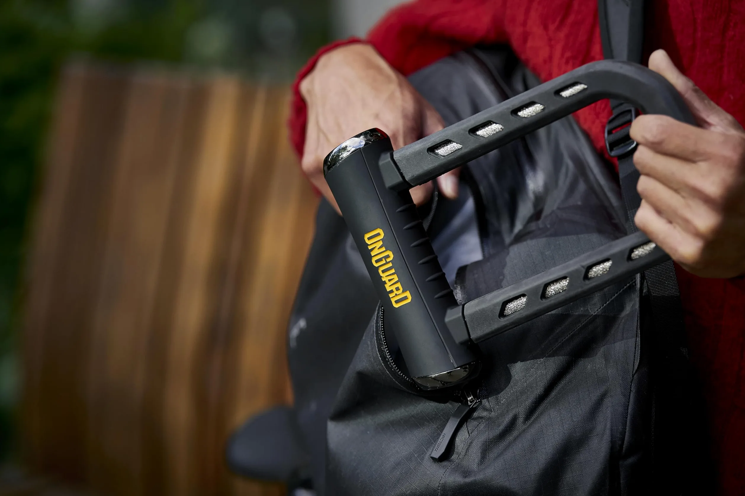 OnGuard RockSolid Candado en U resistente a la amoladora angular (8,9 x 17,5 cm) para bicicleta, motos y Powersport, grillete de 14 mm, mecanismo de bloqueo X4P, ligero, 5 llaves, protección antirrobo | Bike-u-locks