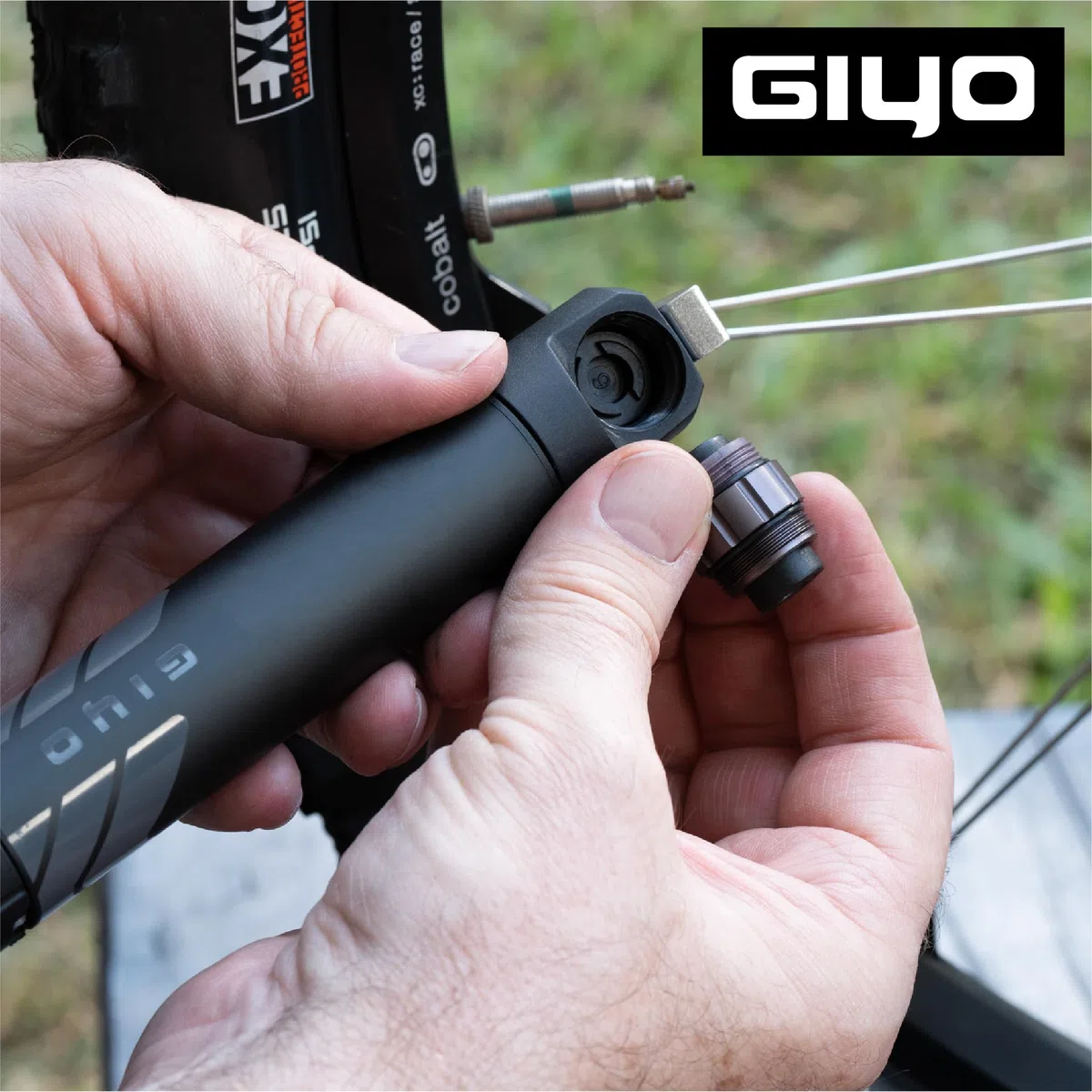 GIYO GM-45CT - Minibomba de bicicleta de 2 fases de alto volumen (80 cc) / bomba de aluminio de alta presión (7 bar) para bicicleta de montaña, válvula Clever Twin (Presta/Schrader/Dunlop), tamaño de