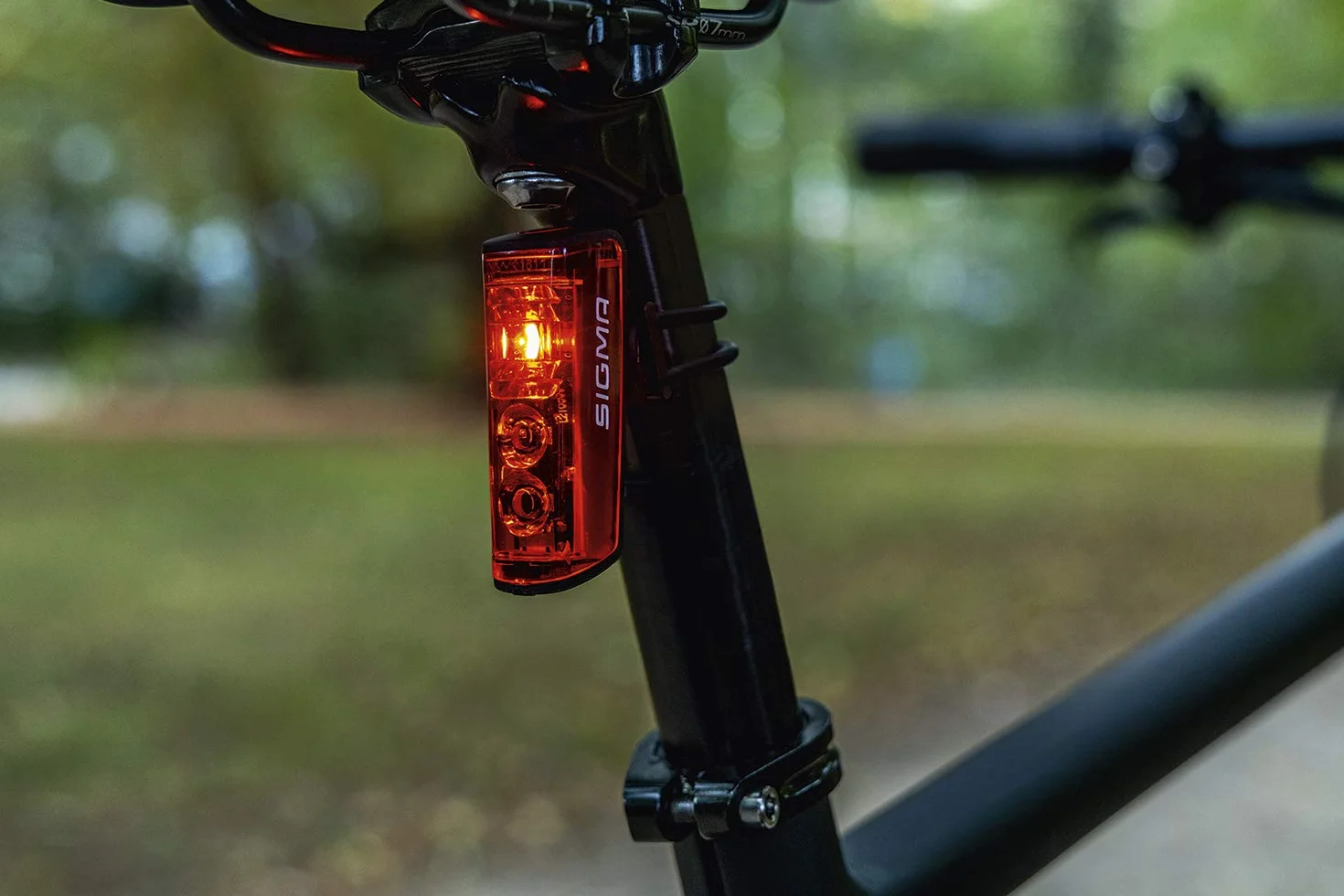 Sigma Blaze o Blaze Flash I Luz LED para Bicicleta I Luz Trasera Intermitente con función de luz de Freno
