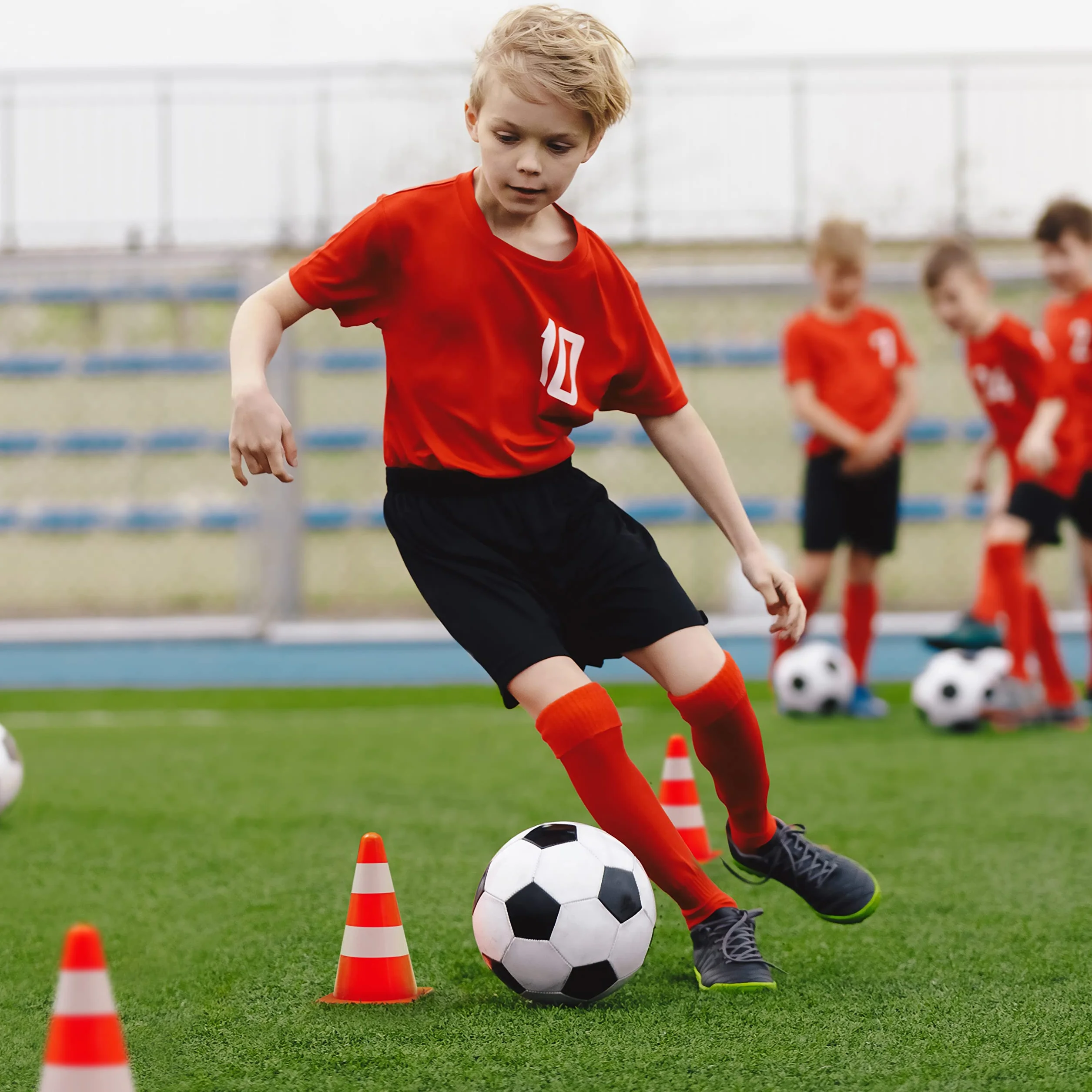 Bramble Conos de Entrenamiento Futbol de Niños - Conos de Tráfico y Señalización - Versátiles Naranja y Blanco de 23 cm