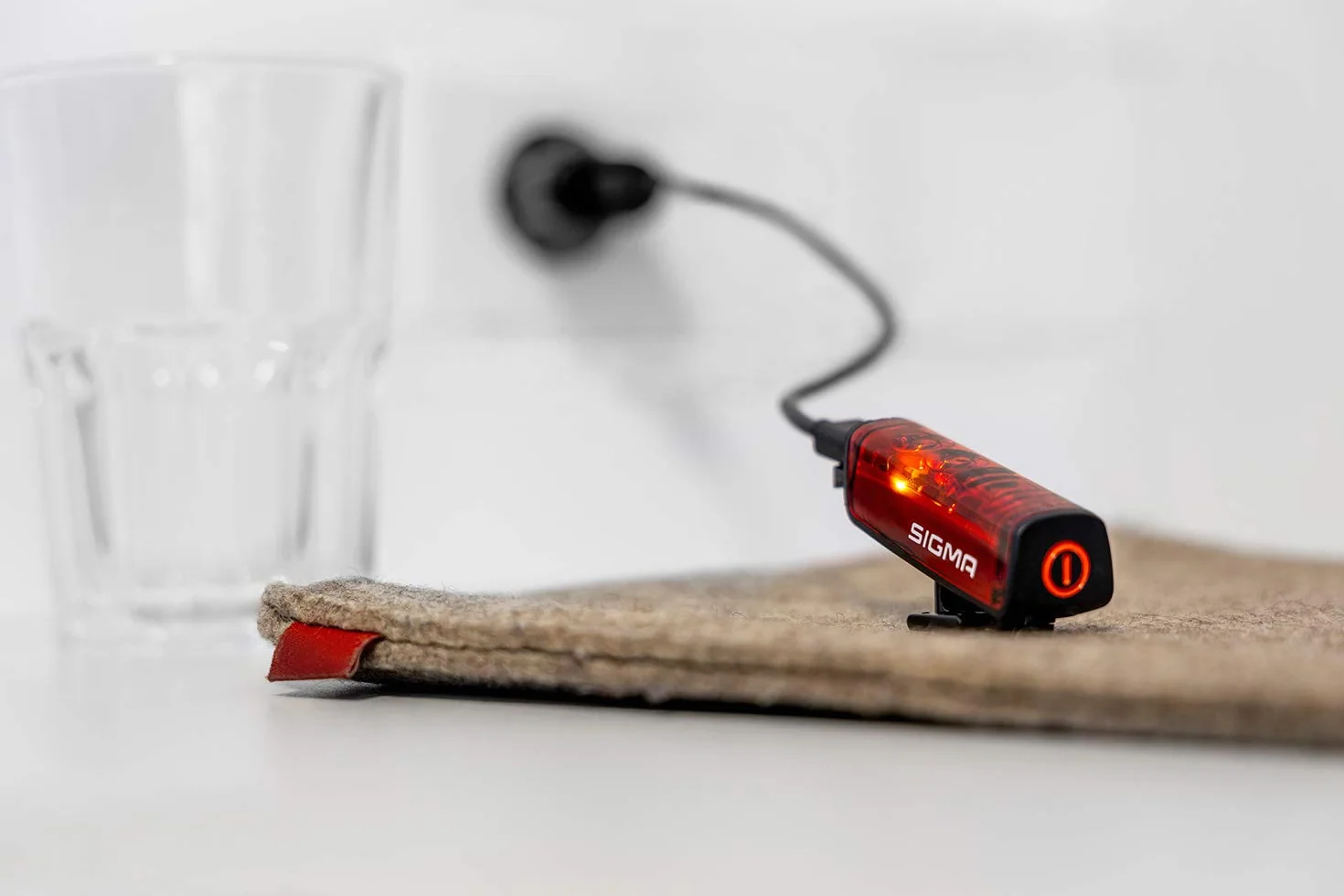 Sigma Blaze o Blaze Flash I Luz LED para Bicicleta I Luz Trasera Intermitente con función de luz de Freno