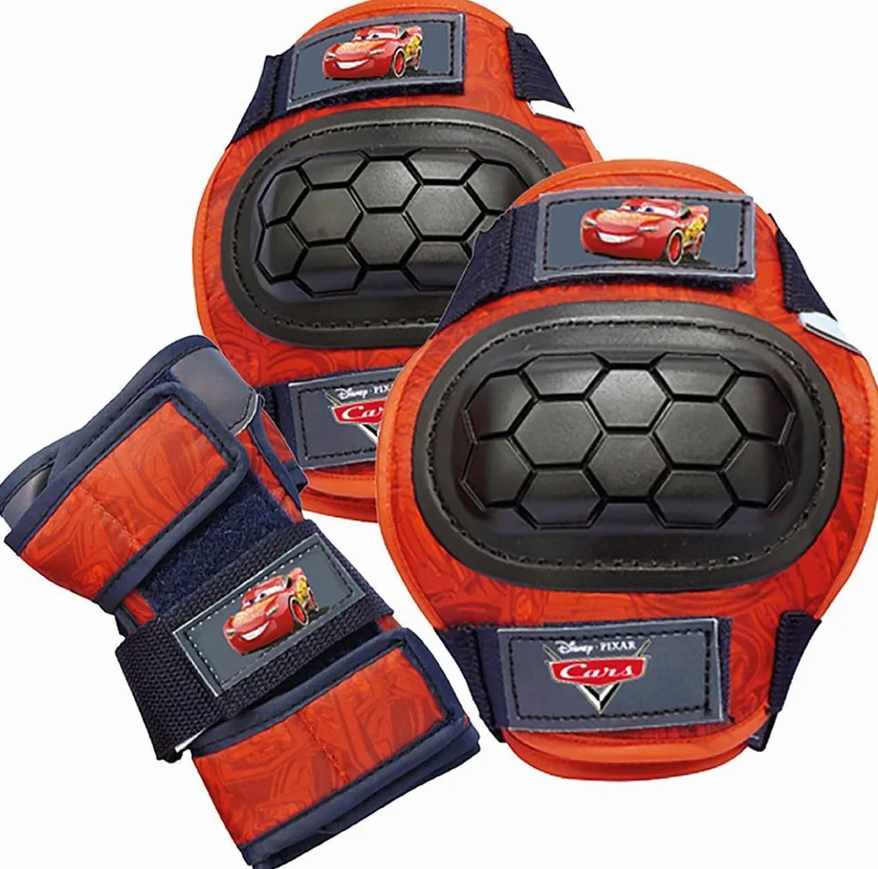 Tataway Kit Infantil Disney Cars con Coderas, Rodilleras y muñequeras para Deportes sobre Ruedas, patinetas y patinetes. Talla XS (3-6 años)