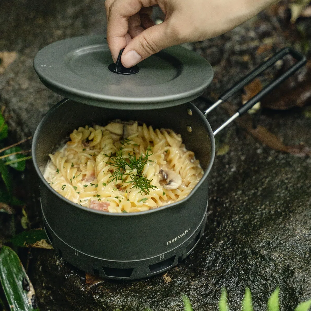Fire-Maple Petrel Ramen Olla Ultraligera 800ml de Aluminio para Camping con Anillo Intercambiador de Calor–188g Olla de Mochilero con Asa Plegable Resistente al Calor